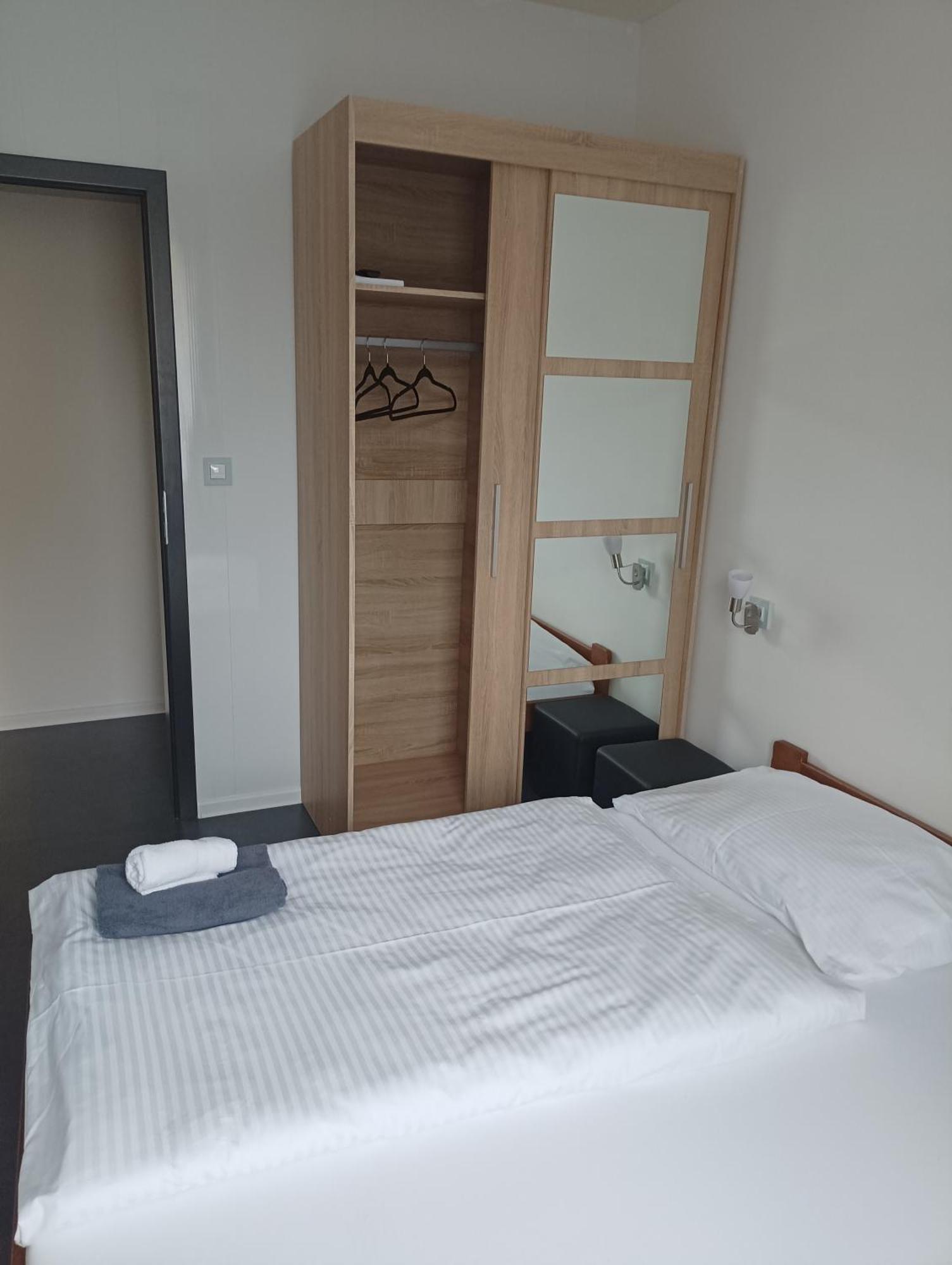 Apartmany U Golfu ยีห์ลาวา ภายนอก รูปภาพ