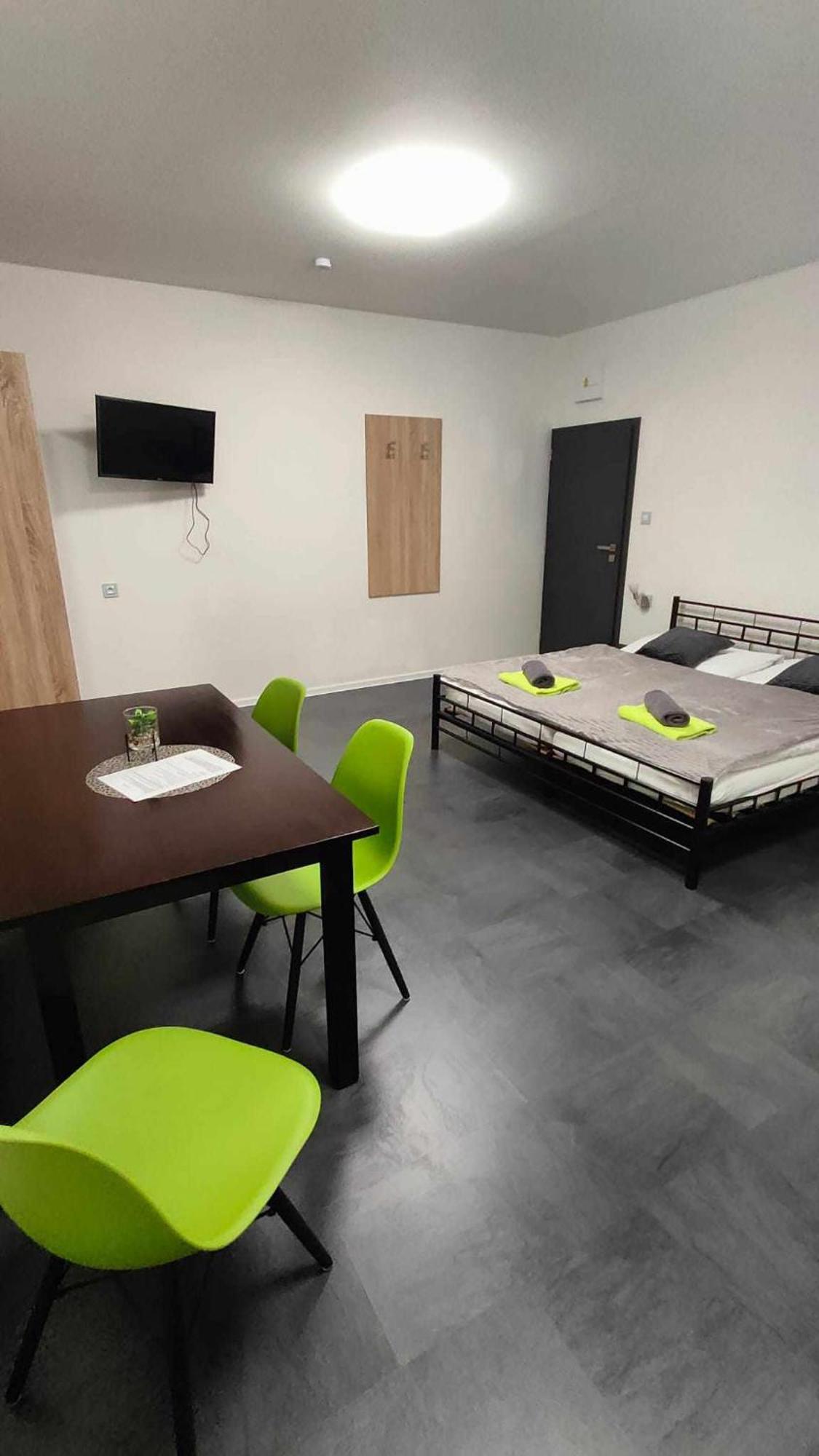 Apartmany U Golfu ยีห์ลาวา ภายนอก รูปภาพ